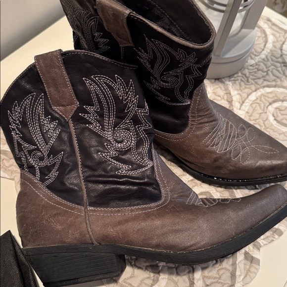 Rue21 Black and Brown cowboy Boots - Picture 2 of 5